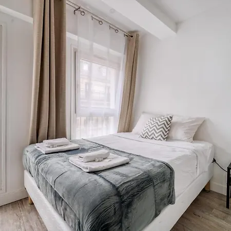 Beautiful Apartement With 2 Bedrooms In Centre Lägenhet Paris
