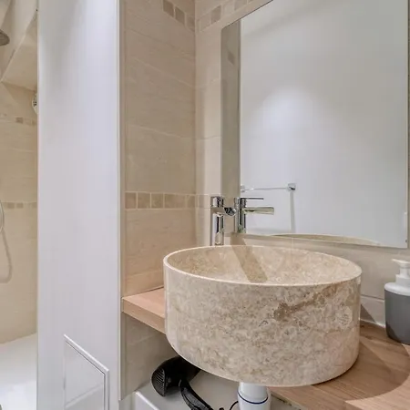 Apartment Beautiful Apartement With 2 Bedrooms In Centre *