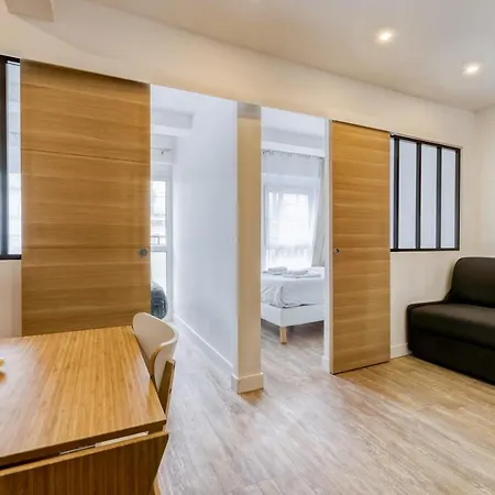 Beautiful Apartement With 2 Bedrooms In Centre Apartment *